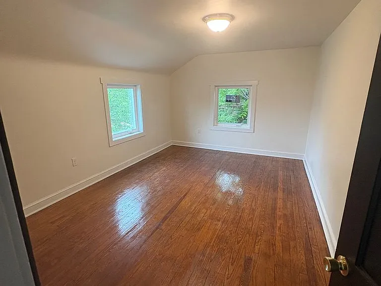 975 Edison St — Photo 12