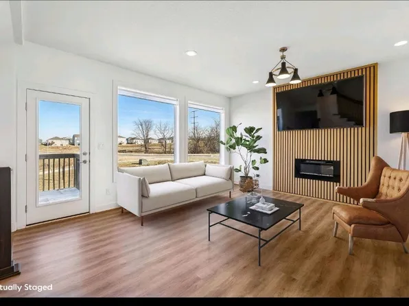 15301 Goldenrod Dr, Urbandale, IA 50323