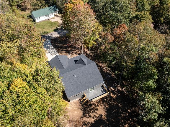4th image of 724 Floral Dr E