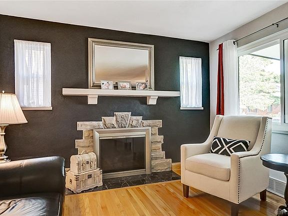 5th image of 912 Warrington Pl