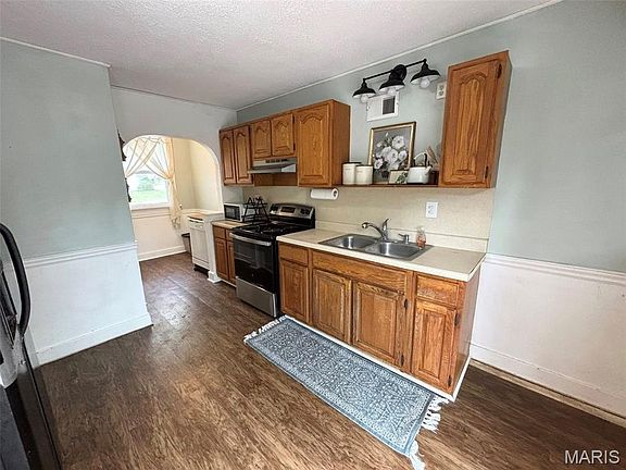 5th image of 210 Shepherd Pl