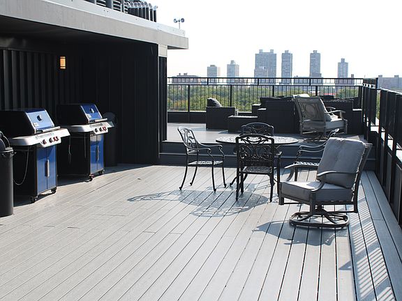 Grill and enjoy your meals on Anderson Point's fabulous sundeck........