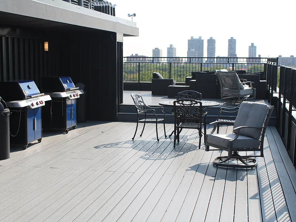 Grill and enjoy your meals on Anderson Point's fabulous sundeck........