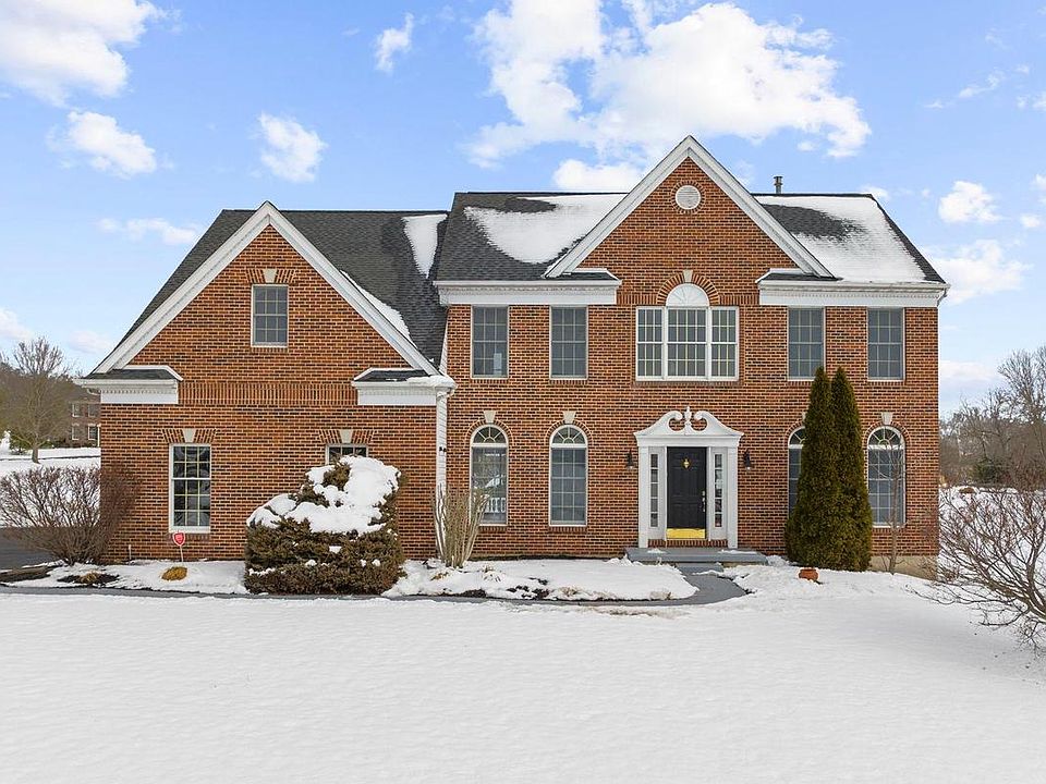 1st image of 817 Arrowhead Ln