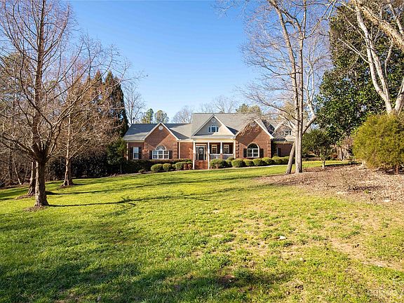 3rd image of 2989 Ellington Dr