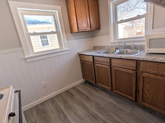 5th image of 1009 4th Ave NE