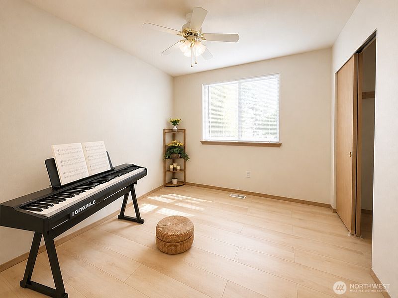 3rd image of 226 166th St E