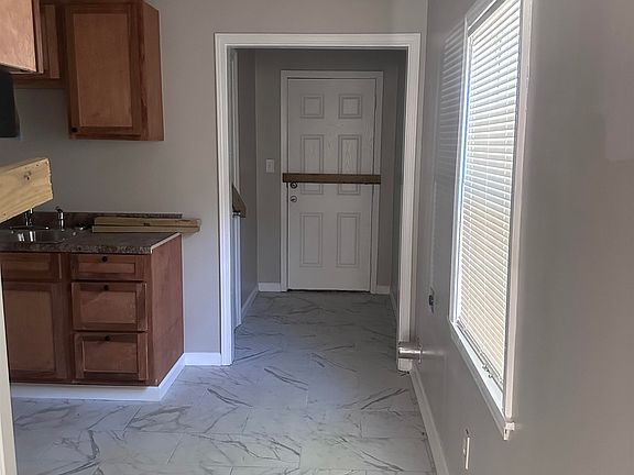 3rd image of 2506 Winnona Ave