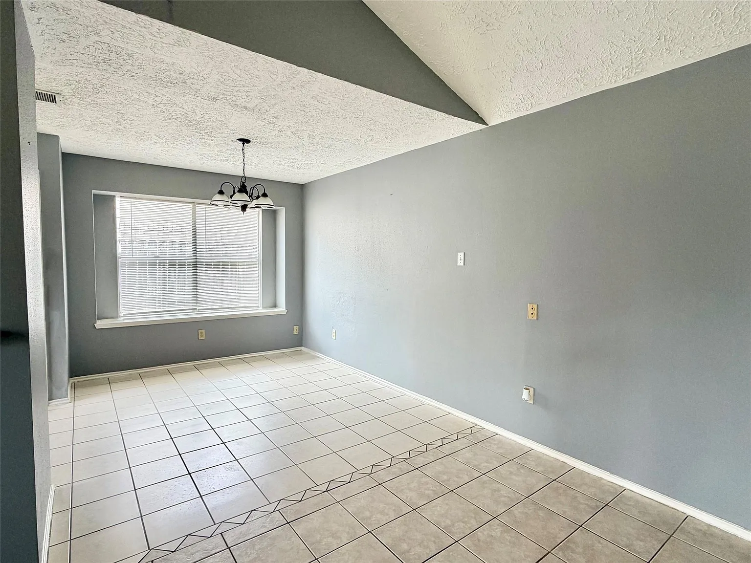 3 bed, 2.0 bath, 1520 sqft, $1,850 — Photo 3