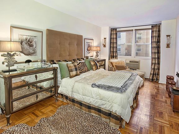 4th image of 215 E 80th St APT 3F