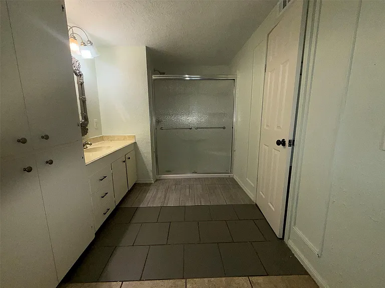 1619 Avenue D — Photo 9