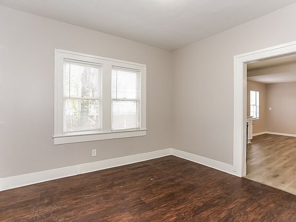 5th image of 914 Allison St