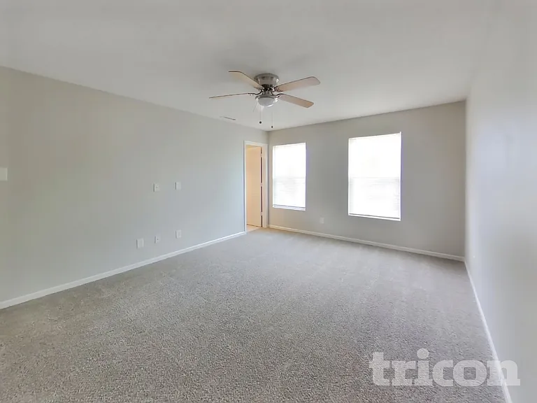 678 Runnymede Ct — Photo 5