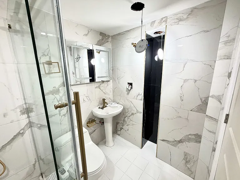 52 Deepdale Dr — Photo 7