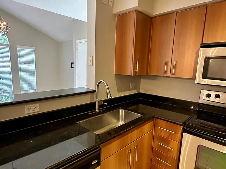 1050 Crystal Way #H — Photo 9