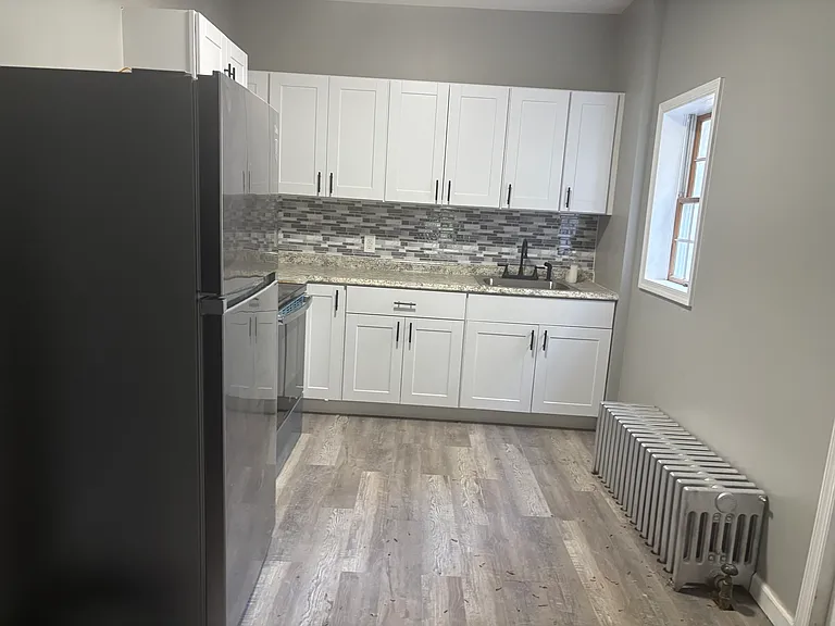 384 W Gordon St #1 — Photo 4