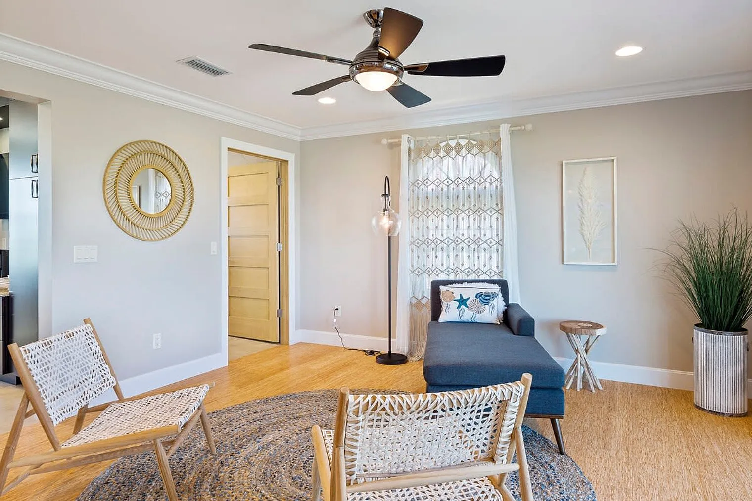 4 bed, 4.0 bath, 3993 sqft, $13,857 — Photo 1