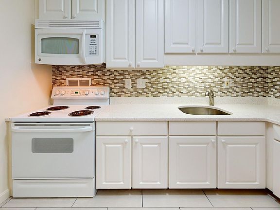 4th image of 102 Monmouth St #304