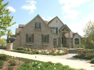 W285N3238 Lakeside Ridge Ct, Pewaukee, WI 53072