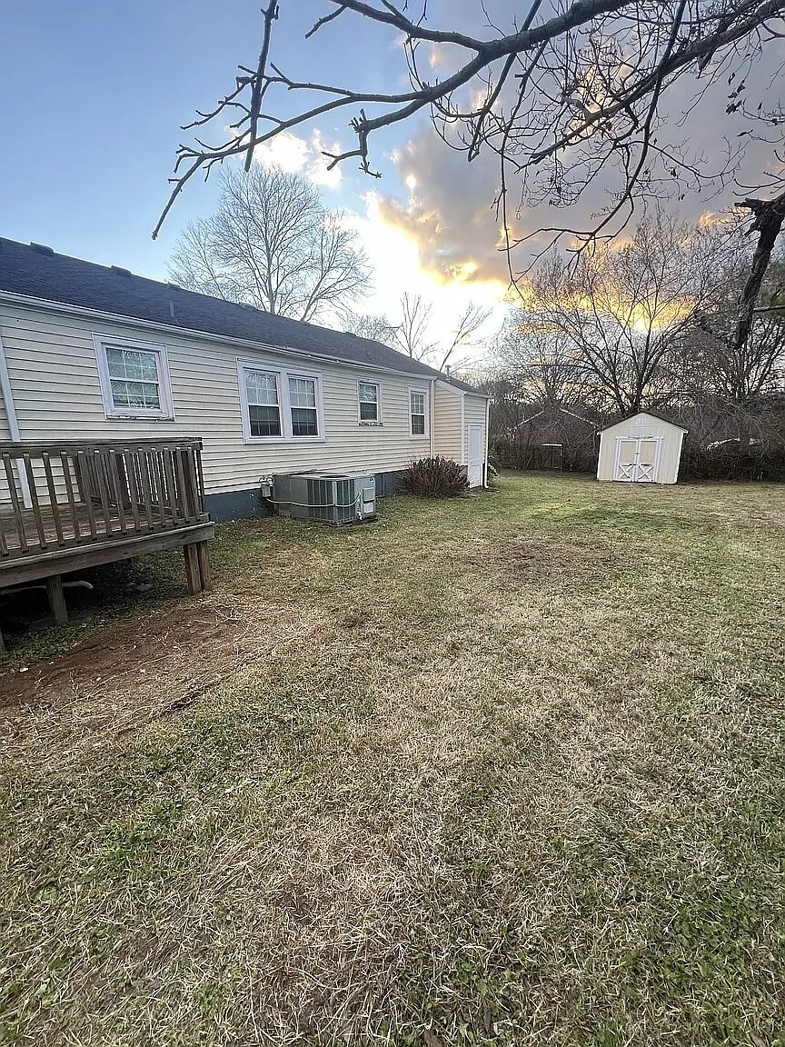 204 Greenview Drive - 204 — Photo 2