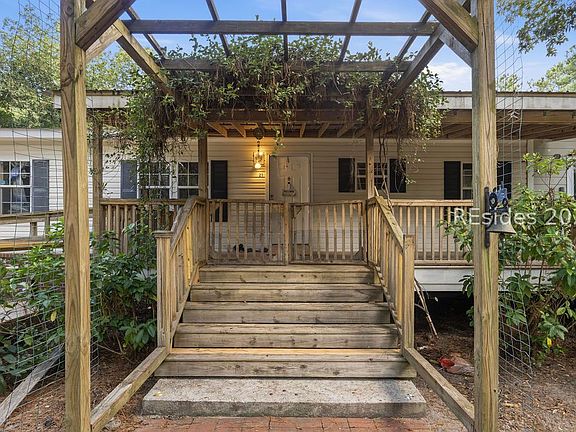 2nd image of 21 Sandstone Cir