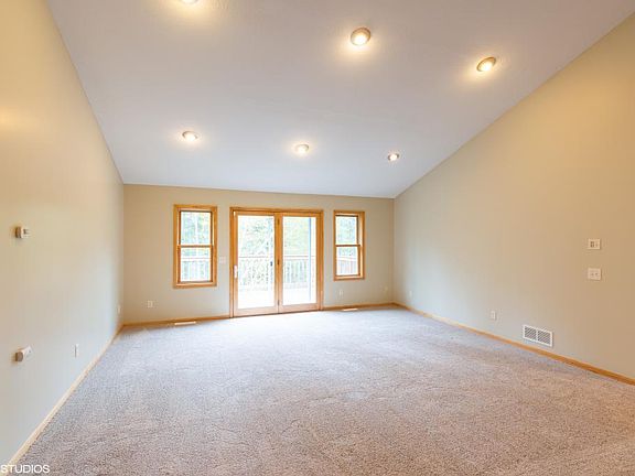 4th image of 31434 Oriole Ave
