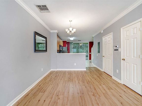 4th image of 862 Vineland Pl