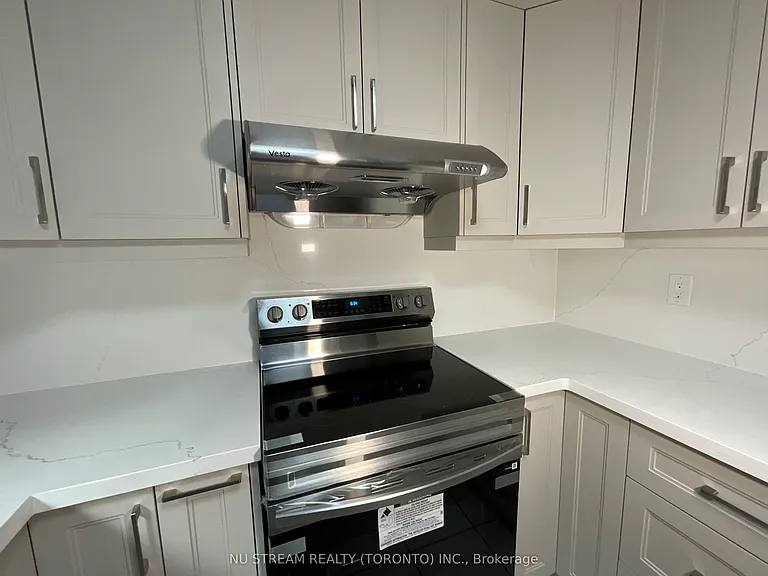 45 Emmeloord Cres — Photo 10