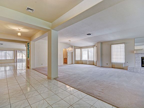 3rd image of 9908 Robin Oaks Dr