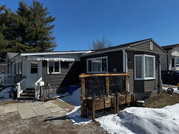 105 Pinehurst Est, Petawawa, ON K8H 2H2