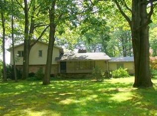 418 Spring Grove Dr, Tallmadge, OH 44278