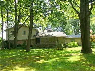 418 Spring Grove Dr photo 1