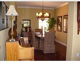 4th image of 561 Genoa Dr