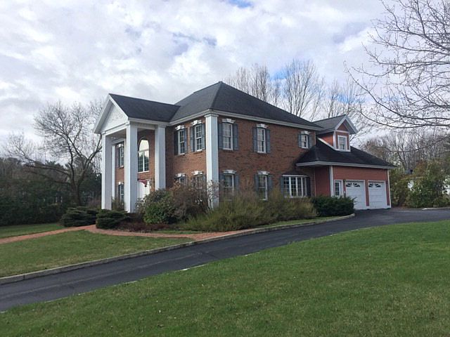 2nd image of 17 Carlton Dr