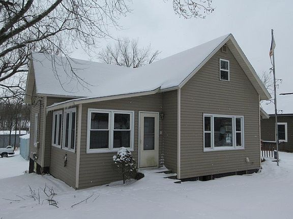 2nd image of 110 E 9th Street