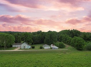 90 Mill St, Elgin, IA 52141
