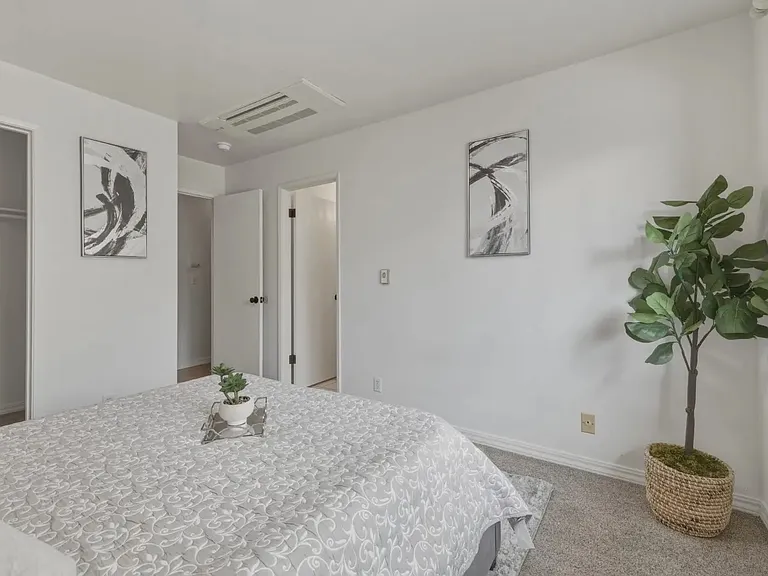 20153 Forest Ave #9 — Photo 37