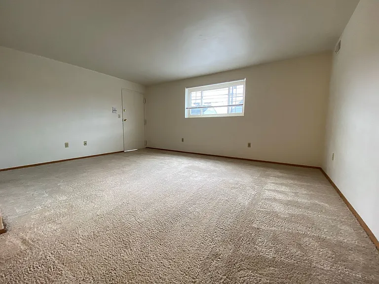 511 Freeport Rd — Photo 4