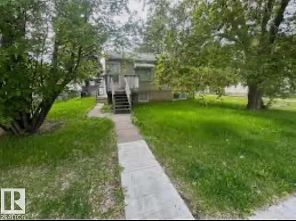 10006 152nd St NW, Edmonton, AB T5P 1X6