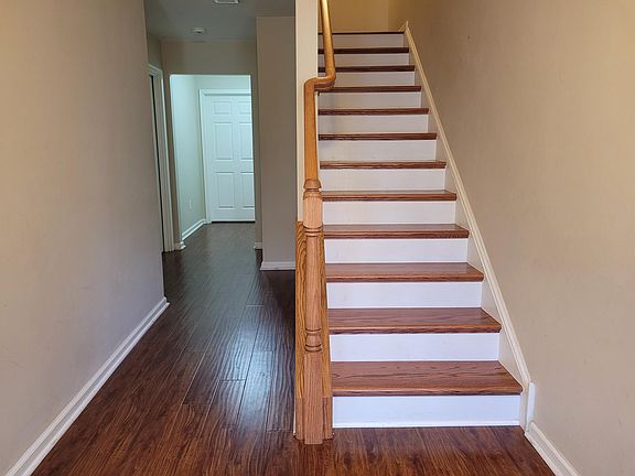3rd image of 436 Jacobsen Dr