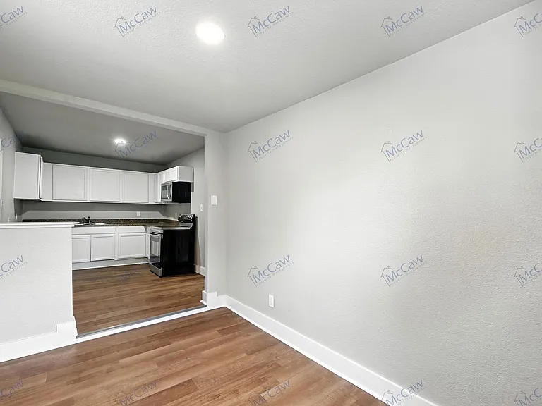 4929 Willie St — Photo 6