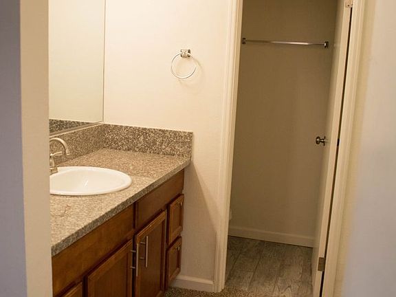 5th image of 1019 Agate St #B