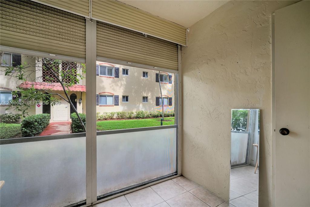 257 S Cypress Rd APT 416, photo 6