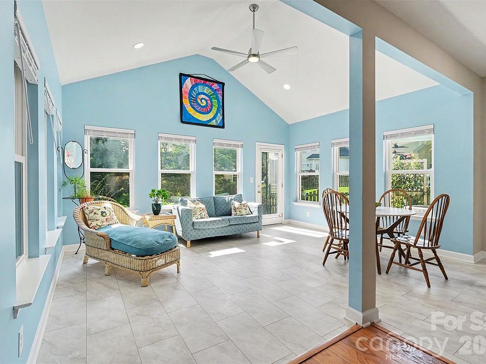 1st image of 12034 Hampton Place Dr