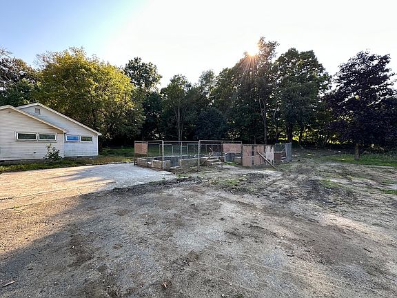 5th image of 99 W River St