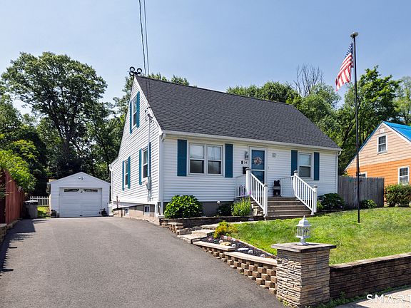 3rd image of 54 Surrey Drive