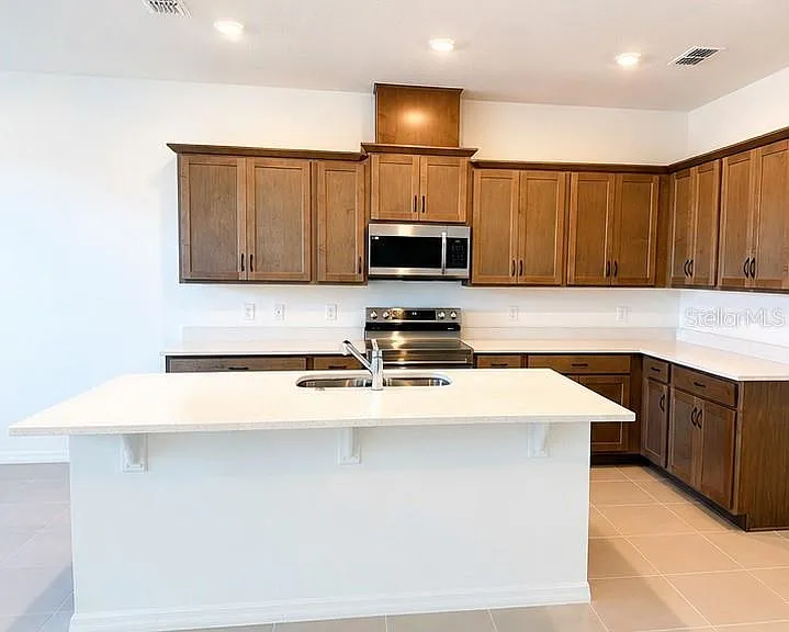333 Marion Loop — Photo 2
