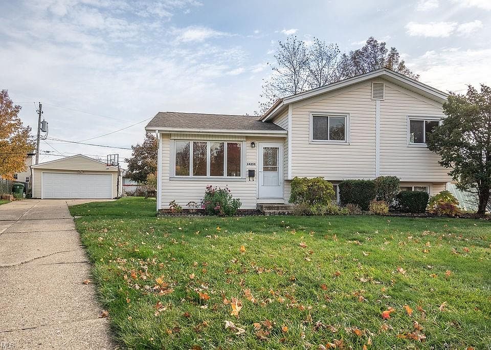 1st image of 34250 Cecelia Ct