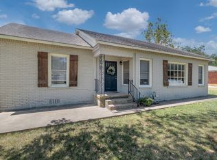805 S Tyler St, Mc Gregor, TX 76657