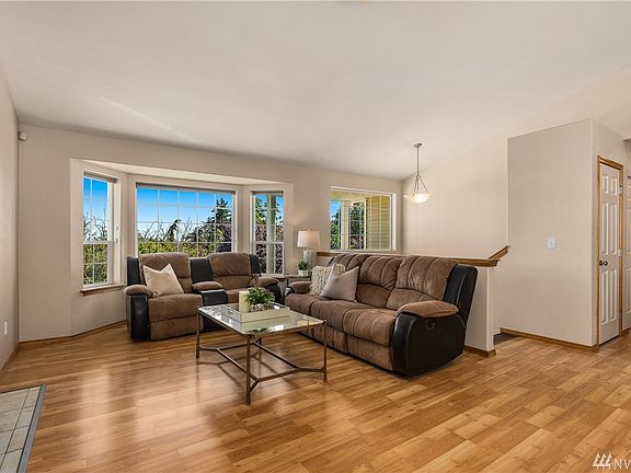 Enjoy peek-a-boo mountain and territorial views.